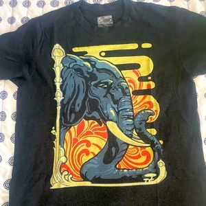 Curbside elephant tee